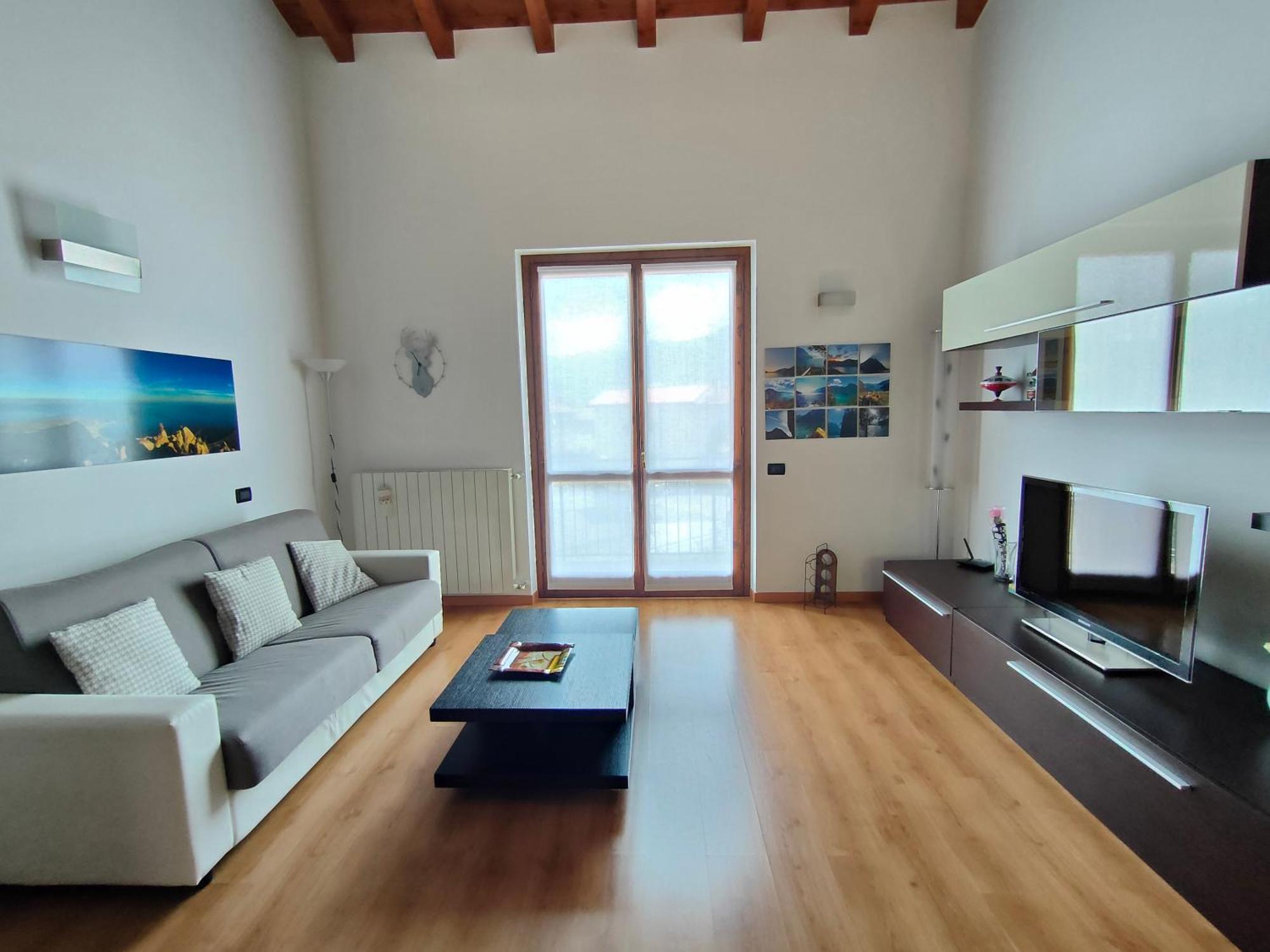 Iseolakerental - La Rocca Castro  ภายนอก รูปภาพ